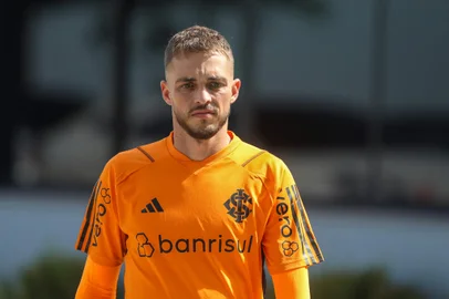 O meia Hyoran participa de treino do Inter durante pré-temporada no CT Parque Gigante.<!-- NICAID(15646684) -->
