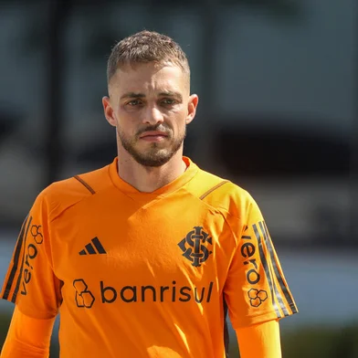 O meia Hyoran participa de treino do Inter durante pré-temporada no CT Parque Gigante.<!-- NICAID(15646684) -->