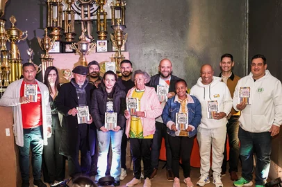 Os sambas-enredo das escolas de samba de Caxias do Sul para o Carnaval 2026 foram apresentados neste domingo (13), em feijoada no Clube Gaúcho.<!-- NICAID(16364912) -->