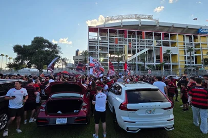 Torcida do Flamengo nos arredores do estádio Camping World<!-- NICAID(16066758) -->