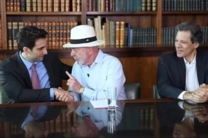 Gabriel Galípolo (futuro presidente do Banco Central), Lula e Fernando Haddad (ministro da Fazenda)<!-- NICAID(15939948) -->