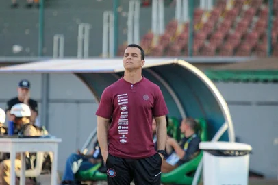 Maringá x Caxias, 19ª rodada da Série C 2025. estádio Willie Davids, em Maringá-PR. Na foto: atacante Júnior Rocha.<!-- NICAID(16113676) -->