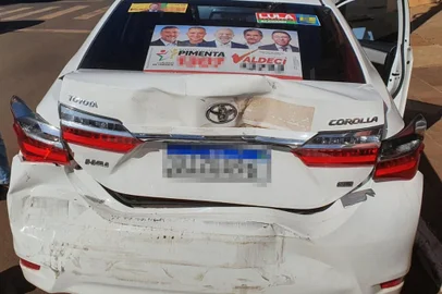 Polícia investiga se sequência de acidentes que acabou com uma morte em Salto do Jacuí envolve intolerância política. Confusão teve início com colisão de Hilux, que seria de simpatizante do PT, em Corolla de vereadora petista.<!-- NICAID(15206219) -->