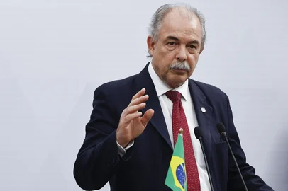 President of the Brazilian National Economic and Social Development Bank (BNDES), Aloizio Mercadante speaks during a press conference at the Embassy of Brazil in Beijing on April 14, 2023. (Photo by Tingshu Wang / POOL / AFP)Editoria: POLLocal: BeijingIndexador: TINGSHU WANGSecao: diplomacyFonte: POOLFotógrafo: STR<!-- NICAID(15402842) -->