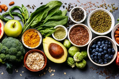 Healthy food clean eating selection: fruit, vegetable, seeds, superfood, cereal, leaf vegetable on gray concrete backgroundIndexador: Lisovskaya NataliaFonte: 248929619<!-- NICAID(15729009) -->