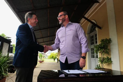 CAXIAS DO SUL, RS, BRASIL, 09/02/2023. Assinatura do contrato de revitalização da Estação. O evento foi realizado na Secretaria da Cultura, firmando a parceria entre a Prefeitura Municipal e a empresa Efeito Comércio e Construções Ltda. (Bruno Todeschini/Agência RBS)Indexador: BTK<!-- NICAID(15344493) -->