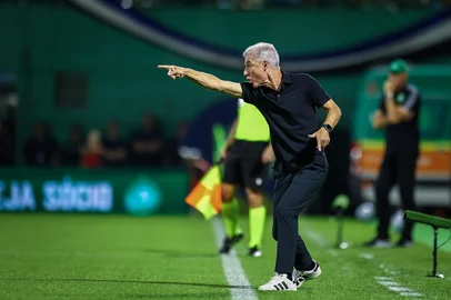 Gremio x ChapecoenseRS - FUTEBOL/CAMPEONATO BRASILEIRO 2025/GREMIO X CHAPECOENSE  - ESPORTES - Lance da partida entre Gremio e Chapecoense disputada na noite desta segunda-feira, na Arena Conda, em Chapeco partida valida pela Campeonato Brasileiro 2026. FOTO: LUCAS UEBEL/GREMIO FBPAEditoria: SPOLocal: ChapecoIndexador: Lucas UebelSecao: futebolFonte: Gremio.netFotógrafo: Gremio x Chapecoense<!-- NICAID(16246661) -->