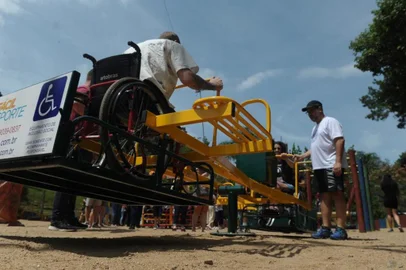 Inauguração dos brinquedos adaptados no parque dos macaquinhos<!-- NICAID(15291968) -->