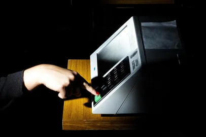 PORTO ALEGRE, RS, BRASIL, 02-10-2018: Simulação de voto em uma urna eletrônica no TRE-RS para as eleições 2018. (Foto: Mateus Bruxel / Agência RBS)<!-- NICAID(13767561) -->