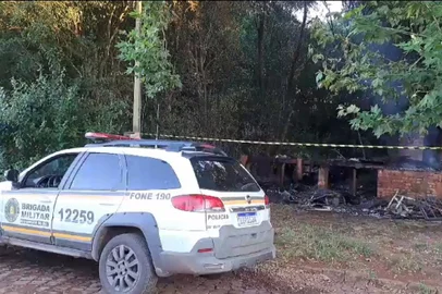 Um idoso morreu carbonizado em um incêndio na residência na madrugada desta quinta-feira (21), em Espumoso, no norte do RS<!-- NICAID(15631664) -->