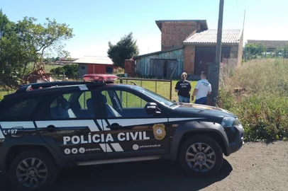 VACARIA, RS, BRASIL, 24/01/2023. Um homem foi morto a tiros por volta das 23h55min desta segunda-feira (23) em Vacaria. Essa foi a terceira morte registrada em menos de 24h na Serra, contando com os dois homicídios em Caxias do Sul. Em 2023, a região registrou 27 mortes violentas em 24 dias. Com assassinato de jovem no Desvio Rizzo, Caxias chega a 11 homicídios em 2023. No caso mais recente, Dionatan da Silva Flores, 35 anos, foi assassinado dentro de casa, na Rua João Jorge Chedid, no bairro Kennedy. De acordo com a polícia, ele foi atingido por dois disparos de espingarda calibre .12 na região da cabeça e por diversos tiros de pistola pelo corpo. Ainda segundo informações da Brigada Militar (BM), ele tinha antecedentes criminais. (Polícia Civil/Divulgação)<!-- NICAID(15329566) -->