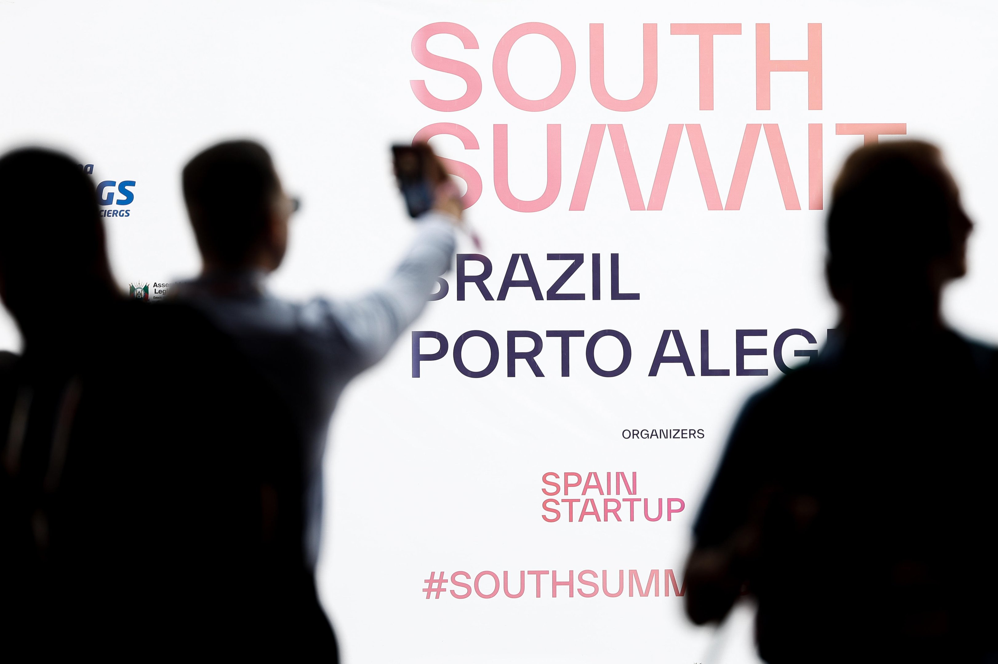 Grande movimento, debate sobre IA e in&iacute;cio de competi&ccedil;&atilde;o de startups marcam primeiro dia do South Summit