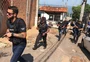 Com apoio de helicóptero, policiais cercam vila na zona sul de Porto Alegre em busca de criminosos