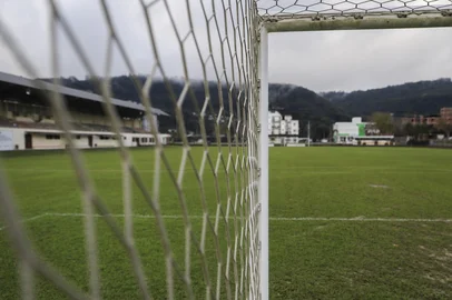 GRAMADO, RS, BRASIL. 30-06-2025. Sensação da Divisão de Acesso, Gramadense do técnico Carlos Moraes busca o acesso inédito e conta com a experiência do goleiro André Lucas e a juventude de MaurícioIndexador: Bruno Todeschini<!-- NICAID(16071589) -->