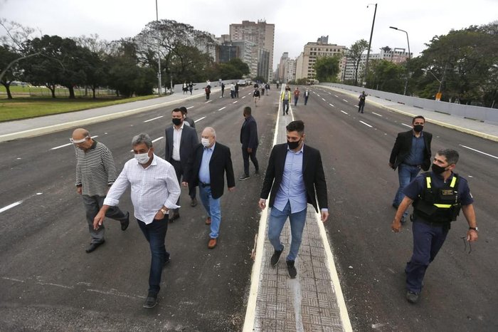 Prefeito Sebastião Melo e secretário municipal Pablo Mendes Ribeiro participaram da reabertura
