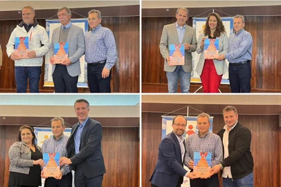 Pré-candidatos à prefeitura de Caxias do Sul recebem a Agenda Eleições 2024. <!-- NICAID(15835370) -->