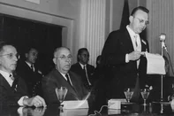 Conferência de Seguros em 1957<!-- NICAID(16098022) -->