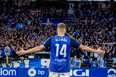 alemão centroavante ex-inter no oviedo