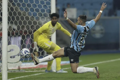 PORTO ALEGRE, RS, BRASIL, 12-06-2025: Grêmio recebe Corinthians pela 12ª rodada do Campeonato Brasileiro 2025, na Arena Porto-Alegrense. O tricolor vem de duas vitórias seguidas no campeonato e busca manter o bom momento na véspera da parada para o Mundial de Clubes. Foto: André Ávila/Agência RBS<!-- NICAID(16058578) -->