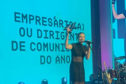 Batuca / Divulgação Diretora da Agência Batuca, com operações em Bento Gonçalves e Porto Alegre, foi eleita Empresária ou Dirigente de Comunicação do Ano pelos membros da Associação Riograndense de Propaganda. <!-- NICAID(16183377) -->