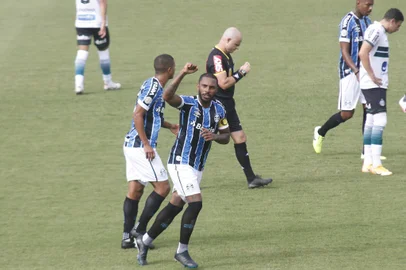 BRASILEIRO A 2020, CORITIBA X GRÊMIOPR - BRASILEIRO A 2020, CORITIBA X GRÊMIO - ESPORTES - BRASILEIRO A 2020, CORITIBA X GRÊMIO - Paulo Miranda jogador do Grêmio comemora seu gol durante partida contra o Coritiba no estádio Couto Pereira pelo campeonato Brasileiro A 2020. 31/01/2021 - Foto: GABRIEL MACHADO/AGIF - AGÊNCIA DE FOTOGRAFIA/AGIF - AGÊNCIA DE FOTOGRAFIA/ESTADÃO CONTEÚDOEditoria: ESPORTESLocal: CURITIBAIndexador: GABRIEL MACHADOSecao: Campeonato Brasileiro SÃ©rie A 2Fotógrafo: AGIF - AGÊNCIA DE FOTOGRAFIA<!-- NICAID(14703319) -->