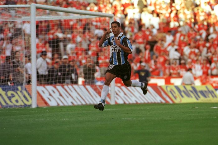 Ronaldinho e Pedro Jr. protagonizaram momentos importantes do Grêmio em Gre-Nais