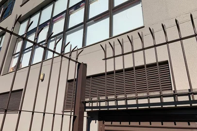 Vizinhos relatam caso de mulher que morreu após cair de 2° de academia em Caxias.<!-- NICAID(15999372) -->