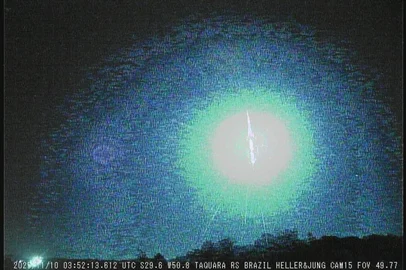 Observatório Espacial Heller & Jung / Divulgação Meteoro explode e cai sobre divisa do RS e SC<!-- NICAID(16164677) -->