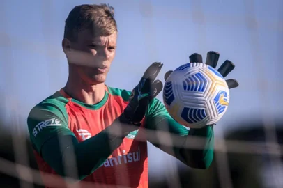 Juventude apresenta o novo goleiro Douglas Friedrich<!-- NICAID(14834864) -->