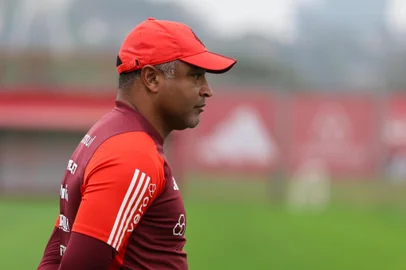 O técnico Roger Machado comanda treino do Inter no CT Parque Gigante.<!-- NICAID(15890417) -->