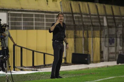 São Bernardo x Caxias, pela 16ª rodada da Série C, no Estádio Primeiro de Maio. Na foto: técnico Thiago Gomes.<!-- NICAID(15832475) -->