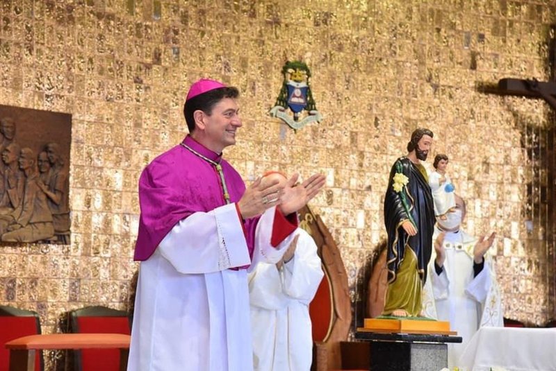 Natural da Serra Gaúcha, arcebispo de Cascavel é internado com tumor no cérebroConforme a arquidiocese do município do Paraná, ainda não se sabe se a lesão cerebral de Adelar Baruffi é benigna ou maligna<!-- NICAID(14936423) -->