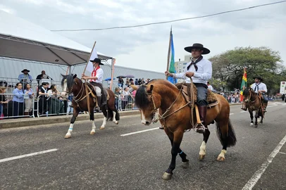 Desfile 20 de setembro em Passo Fundo.<!-- NICAID(16129217) -->