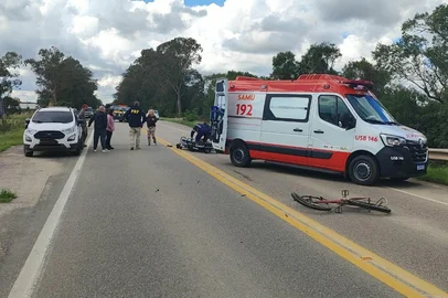 Divulgação / PRF Acidente entre carro e bicicleta em Arroio Grande<!-- NICAID(16364667) -->