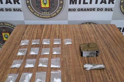 Homem é preso suspeito de fazer tele-entrega de drogas em Farroupilha.<!-- NICAID(15904674) -->