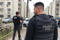 Polícia faz operação em condomínio<!-- NICAID(16166350) -->
