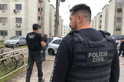 Polícia Civil / Divulgação Polícia faz operação em condomínio<!-- NICAID(16166350) -->