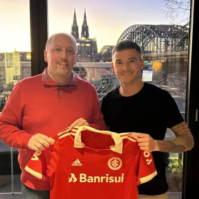 Inter anuncia retorno de Aránguiz<!-- NICAID(15354010) -->