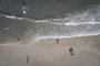 IMBÉ, RS, BRASIL - 2022.01.30 - Ambiental da tarde na praia de Imbé (Foto: ANDRÉ ÁVILA, AGÊNCIA RBS)<!-- NICAID(15002504) -->