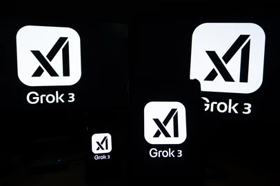 Qingdao,China-Feb.14.2025:Elon Musk says Grok 3 in final stages, outperforming all chatbotsFonte: 1271431746<!-- NICAID(15978621) -->