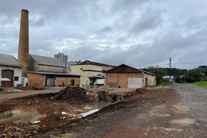 Para alargamento da Alexandre Rizzo um prédio foi demolido e outro será retirado<!-- NICAID(15440229) -->