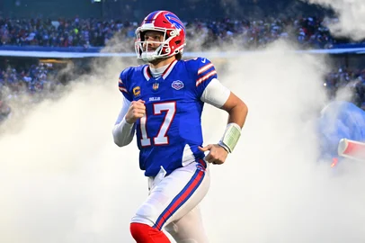 JASON MILLER / GETTY IMAGES NORTH AMERICA via AFP ORCHARD PARK, NEW YORK - JANUARY 04: Josh Allen #17 of the Buffalo Bills takes the field before the game against the New York Jets at Highmark Stadium on January 04, 2026 in Orchard Park, New York. Jason Miller/Getty Images/AFP (Photo by Jason Miller / GETTY IMAGES NORTH AMERICA / Getty Images via AFP)<!-- NICAID(16199294) -->