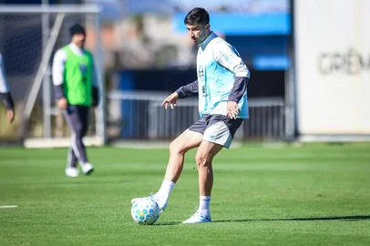 RS - FUTEBOL/ TREINO GREMIO 2026 - ESPORTES - Jogadores do Gremio realizam treino tÃ©cnico durante a manha desta terca-feira, no CT Luiz Carvalho, na preparaÃ§Ã£o para a partida valida pela Copa do Brasil 2026. FOTO: LUCAS UEBEL/GREMIO FBPA<!-- NICAID(16289123) -->