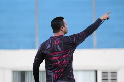Júnior Rocha, técnico do Caxias na Série C 2025.<!-- NICAID(16133691) -->