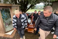 Corpo de gaúcha que morreu em incidente com balão em SC é sepultado no norte do RS<!-- NICAID(16064967) -->