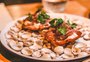 Com identidade latino-brasileira, novo restaurante da Capital traz proposta inédita de menu com ingredientes locais