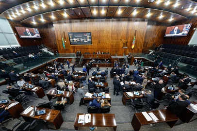 PORTO ALEGRE - RS - BRASIL - 08/04/2025: SessÃ£o PlenÃ¡ria - ComunicaÃ§Ãµes. -  Foto: Raul Pereira/ALRS.<!-- NICAID(16013132) -->
