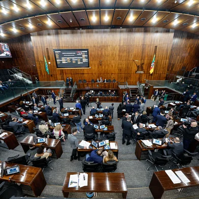 PORTO ALEGRE - RS - BRASIL - 08/04/2025: SessÃ£o PlenÃ¡ria - ComunicaÃ§Ãµes. -  Foto: Raul Pereira/ALRS.<!-- NICAID(16013132) -->