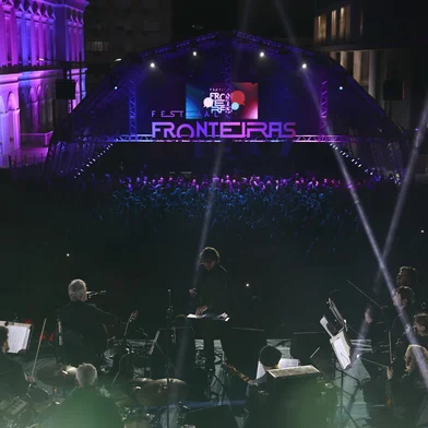 FESTIVAL FRONTEIRASPORTO ALEGRE-05-2026: Vitor Ramil, com a Orquestra da Ulbra, faz o show de encerramento do Festival Fronteiras 2026, na praça da matriz, centro de Porto Alegre.<!-- NICAID(16286902) -->
