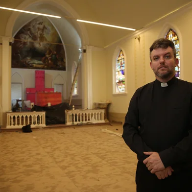 CAXIAS DO SUL, RS, BRASIL, 15/04/2025. O padre Jocimar Romio vai estar à frente da cerimônia Ofício de Trevas, na madrugada de sábado, na Igreja de Santo Sepulcro. A igreja estava em obras de restauração desde março de 2024. (Porthus Junior/Agência RBS)<!-- NICAID(16017687) -->